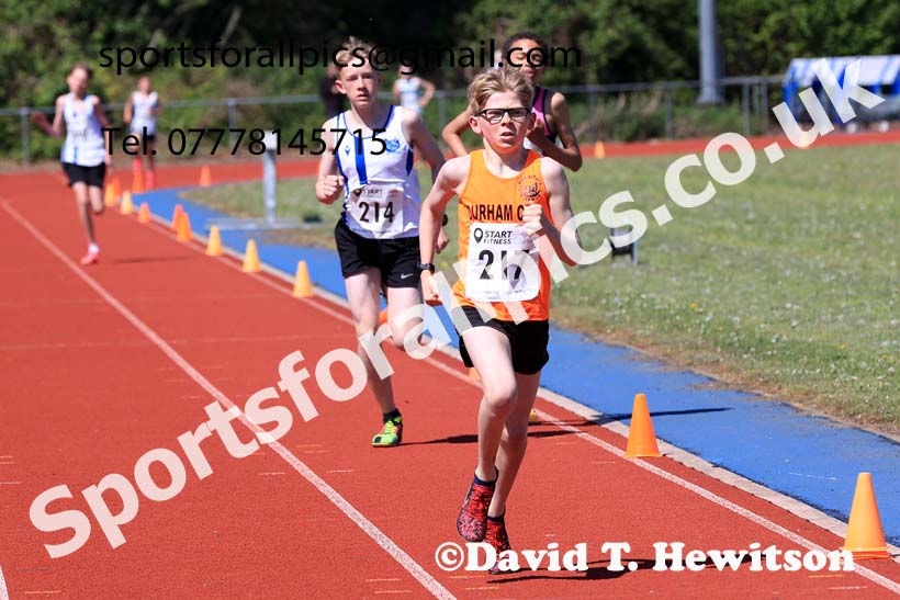 Boys under-15s 1500 metres, 2025 North Eastern Track and Field Champs., Shildon, County Durham. Photo: David T. Hewitson/Sports for All Pics
